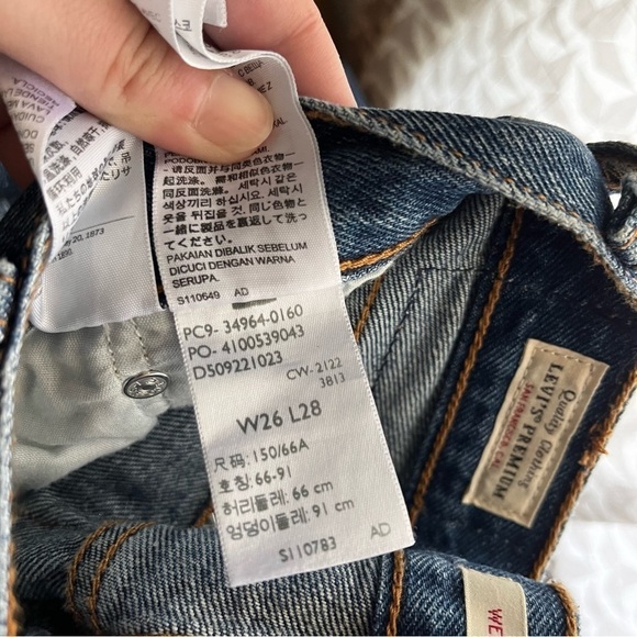 LEVI’S Wedgie Straight Raw Hem Distressed Premium Quality Denim Jeans Size 26 - Picture 11 of 11